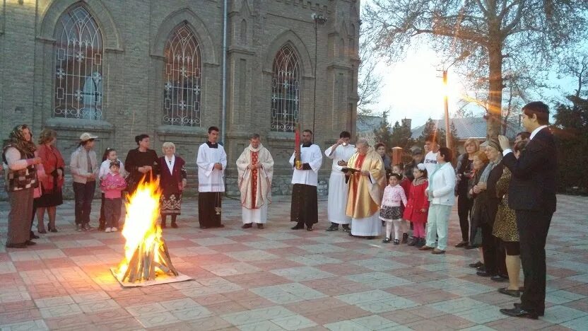 Праздник пасхальный у лютеран. Пасхальные традиции в германии. Пасха церковь. Пасха у лютеран. Пасхальная ночь.