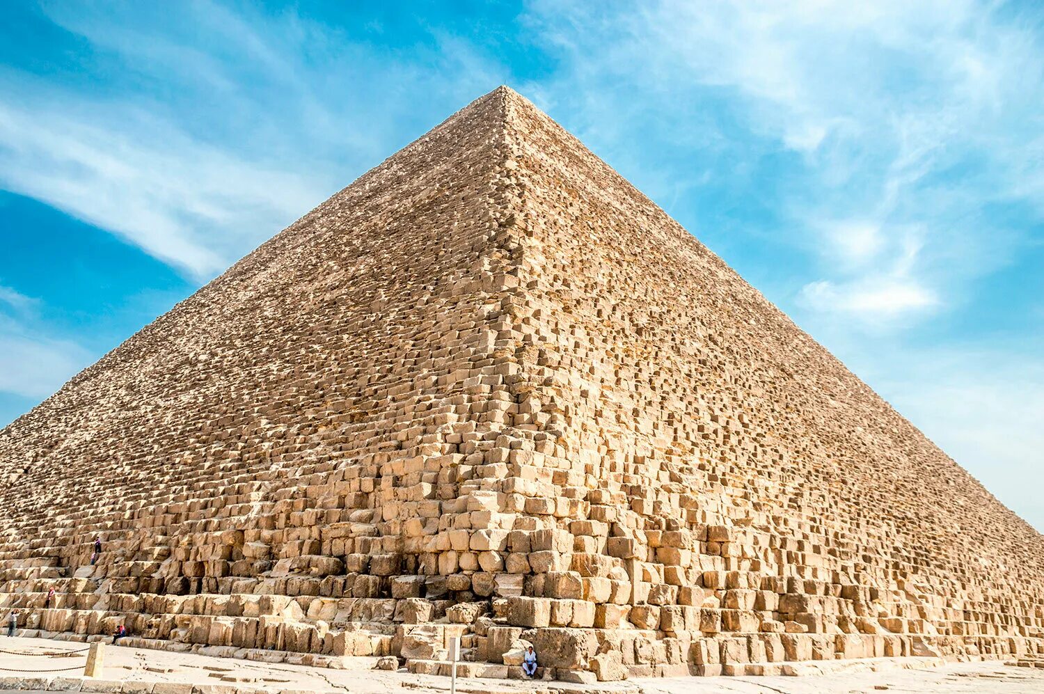 Древний египет строительство пирамиды фараона хеопса. Египетская пирамида Хеопса. Пирамида Хуфу (Хеопса) в Египте. Пирамида фараона Хуфу. Пирамида Хеопса пирамиды Гизы.
