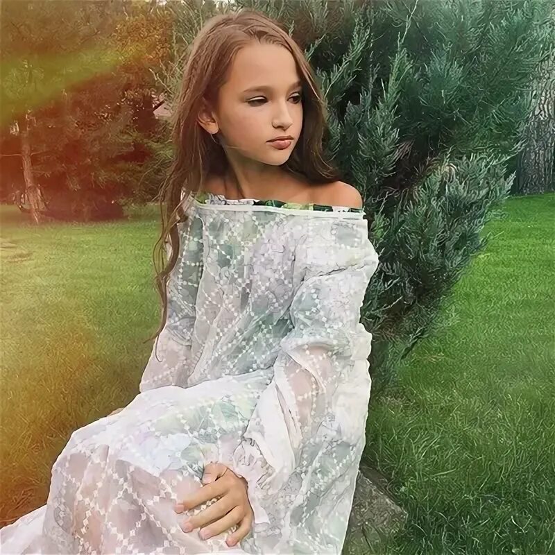 фото лизы анохиной в купальнике