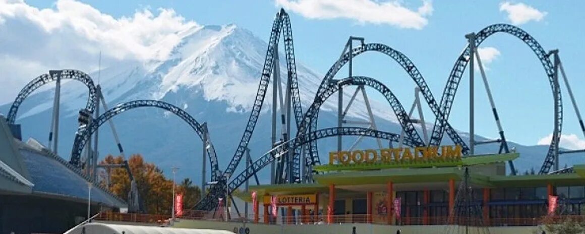 Развлечения в японии. Горки в Японии Диснейленд. Fuji-q Highland. Каток в парке аттракционов Fuji-q Highland. Япония Диснейленд Осака.