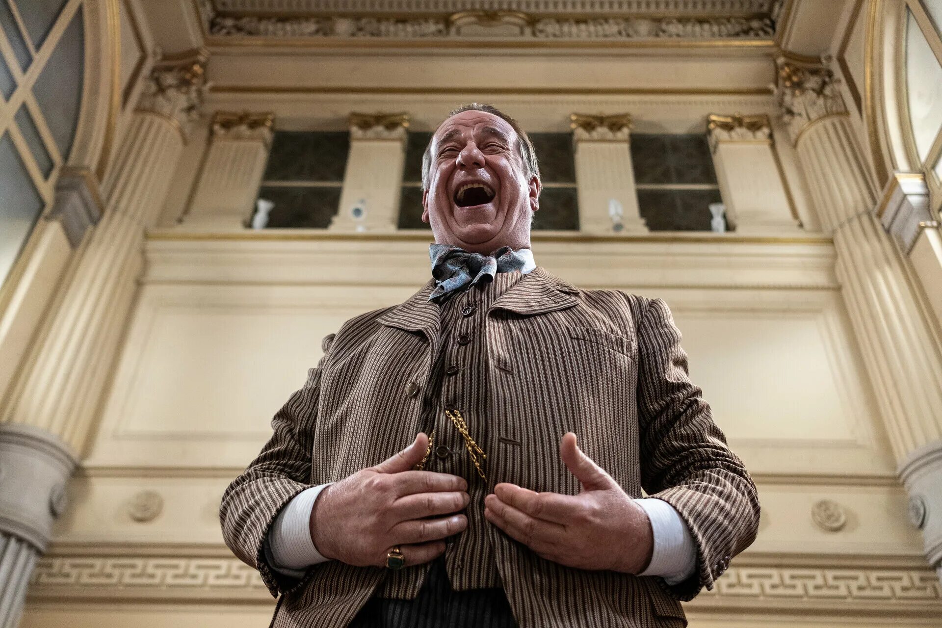 король смеется. король из clash royale. смех царя. клеш рояль эмоджи короля. хихихаха клеш рояль.