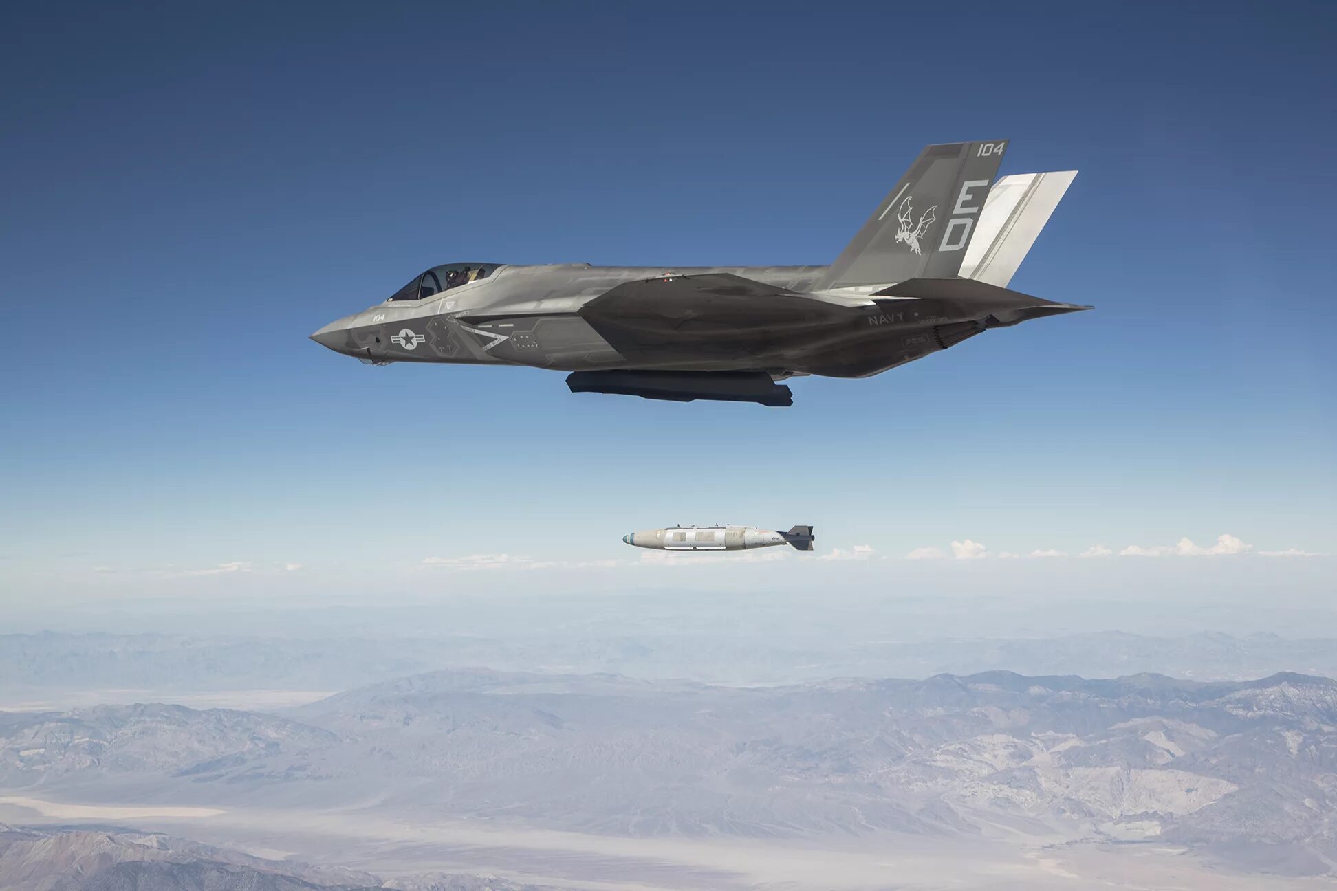 Истребитель 2014. Lockheed Martin f-35 Lightning II. Lockheed Martin f-35. Lockheed Martin f-35 Lightning. XQ-58 Valkyrie.