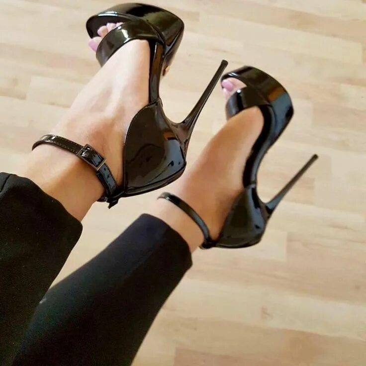 Black high heels. Туфли Стилетто. Босоножки на каблуке. Босоножки на шпильке. Босоножки на высоком каблуке.