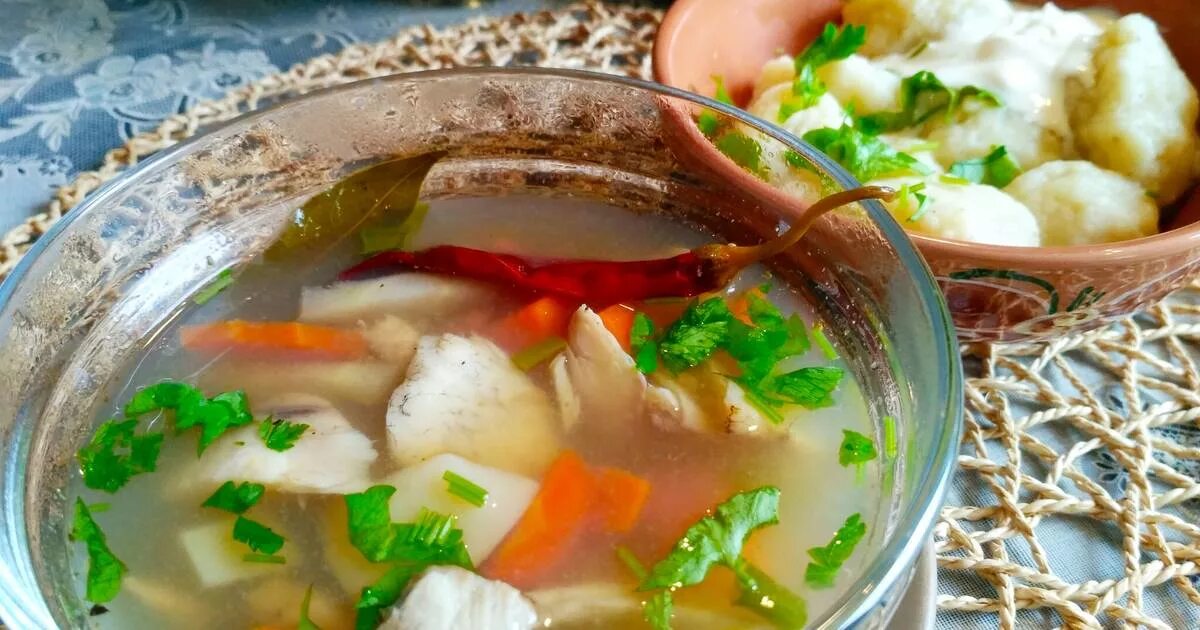 Уха из речной рыбы. Речная рыба для ухи. Суп из речной рыбы. Уха из речной рыбы рецепт. Уха окунь.