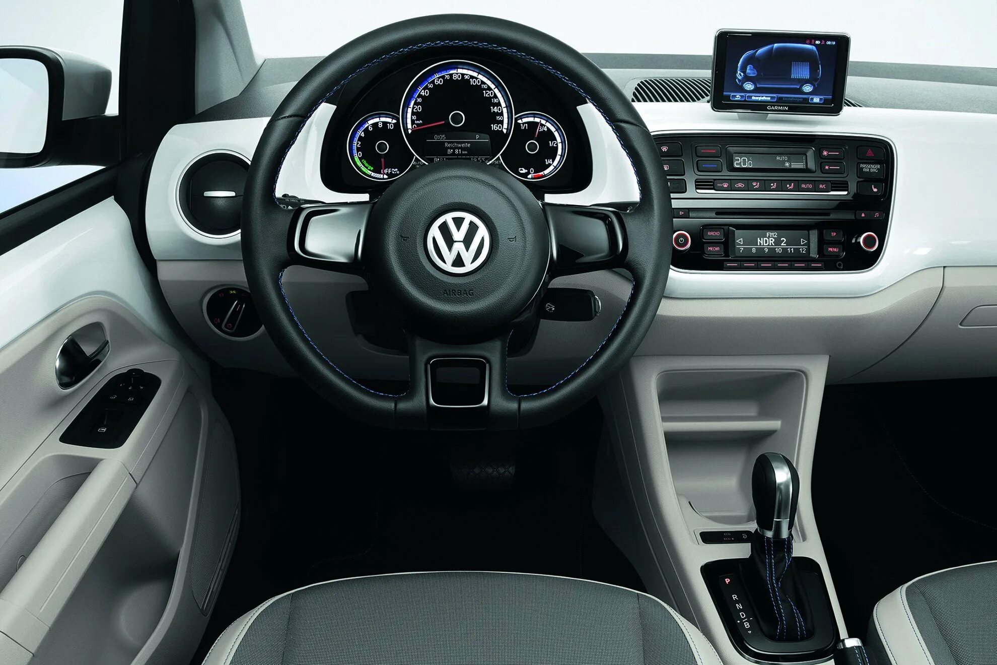 Volkswagen carplay. Volkswagen e-up. Volkswagen up 2022 салон. Volkswagen e-up 2013 ~. Volkswagen e-up! Салон.