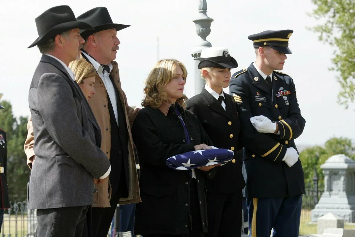 Добровольцы 2009. Kevin bacon taking chance (2009). Добровольцы 2009. Доброволец 2009. Taking chance (2009).