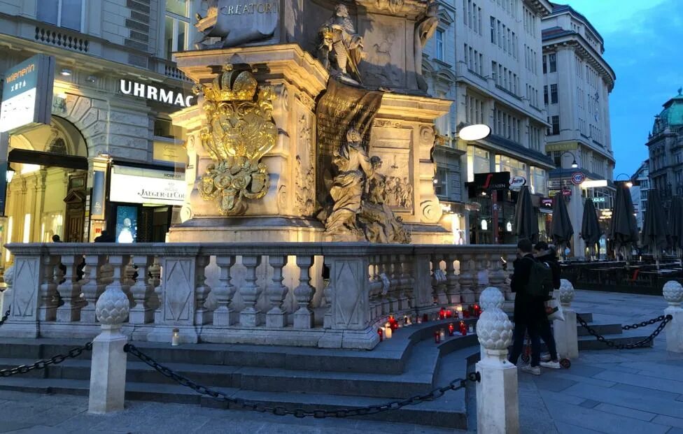 Чумной столб в Вене. Чумная колонна (Вена). Чумные колонны в Вене. Памятник чуме в Вене. Австрийский город с чумной колонной 4 буквы