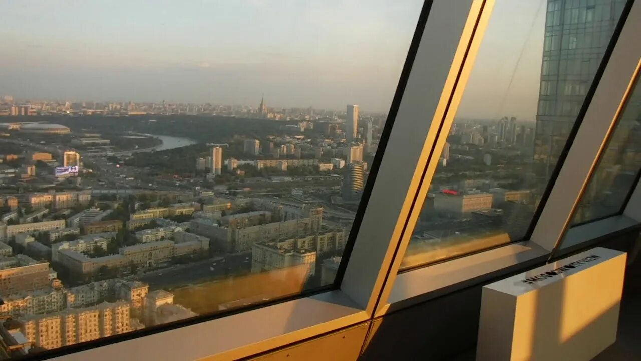 Вид 17. Москва Сити 56 этаж смотровая площадка. Смотровая площадка 56 этаж. Башня Империя 52 этаж. Вид из окна 325 этажа.