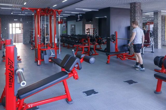 Фитнес клуб на минском шоссе. Fitness one бенилюкс. Фитнес ван лесной. Фитнес уан лесной городок. Фитнес ван лесной.