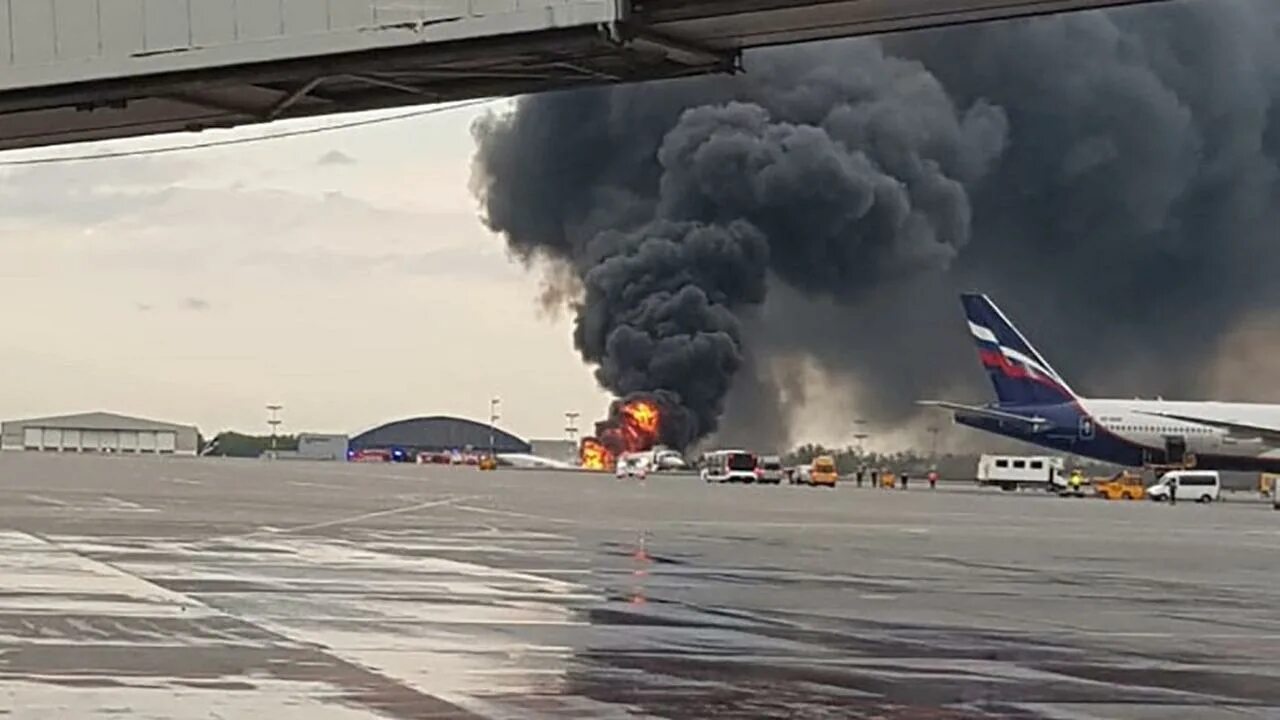 Самолет выполняющий рейс