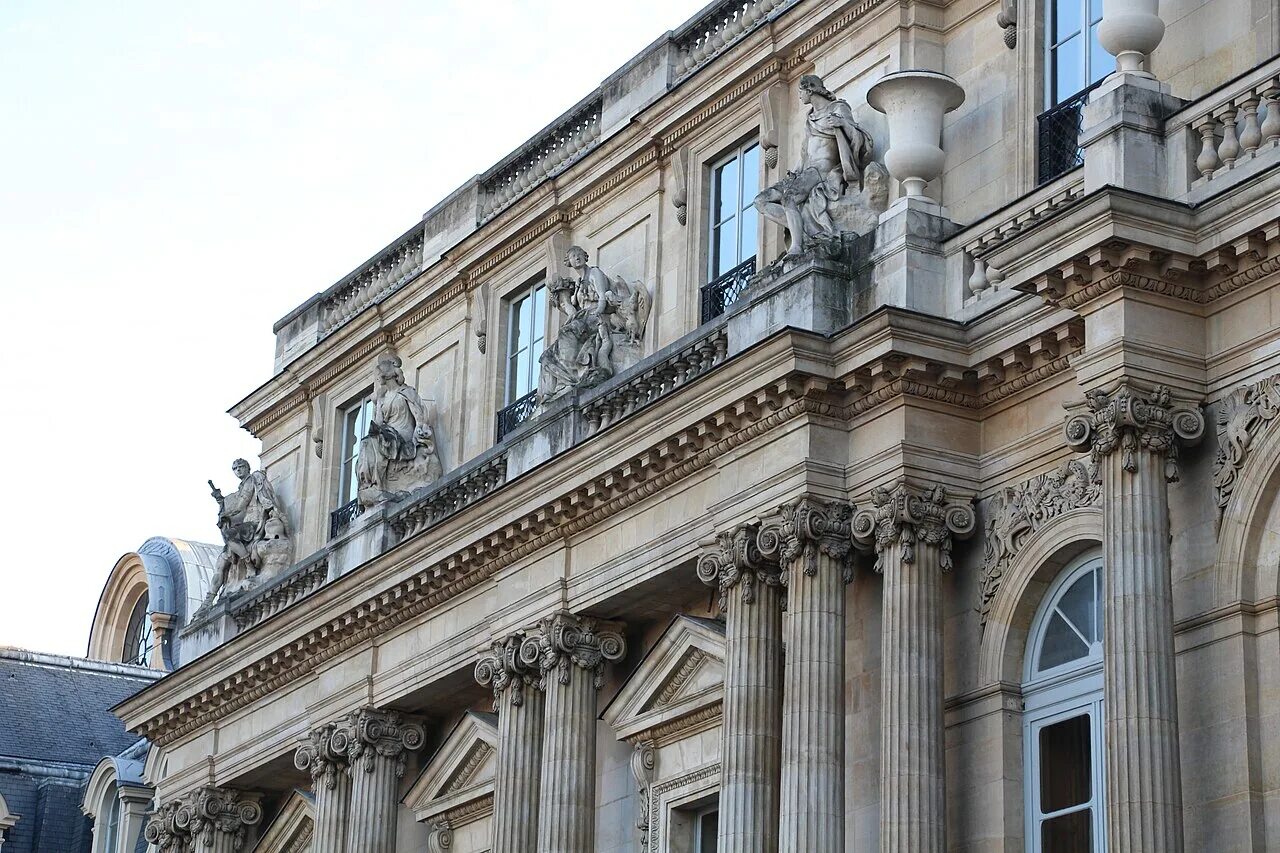 Франция пала. Пале рояль Париж галерея. Дворец Пале-рояль (Королевский дворец). Орлеанская галерея в Пале рояль. Жак Лемерсье Пале-рояль Париж.