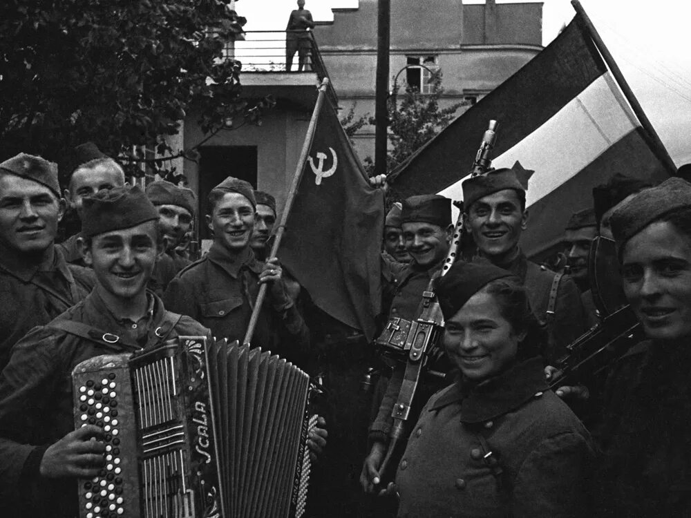 Фронт 1 мая. Солдаты Победы 1945. Победа в Великой Отечественной войне 1941-1945. 1945 Победа в Великой Отечественной войне. Победа 9 мая 1945.