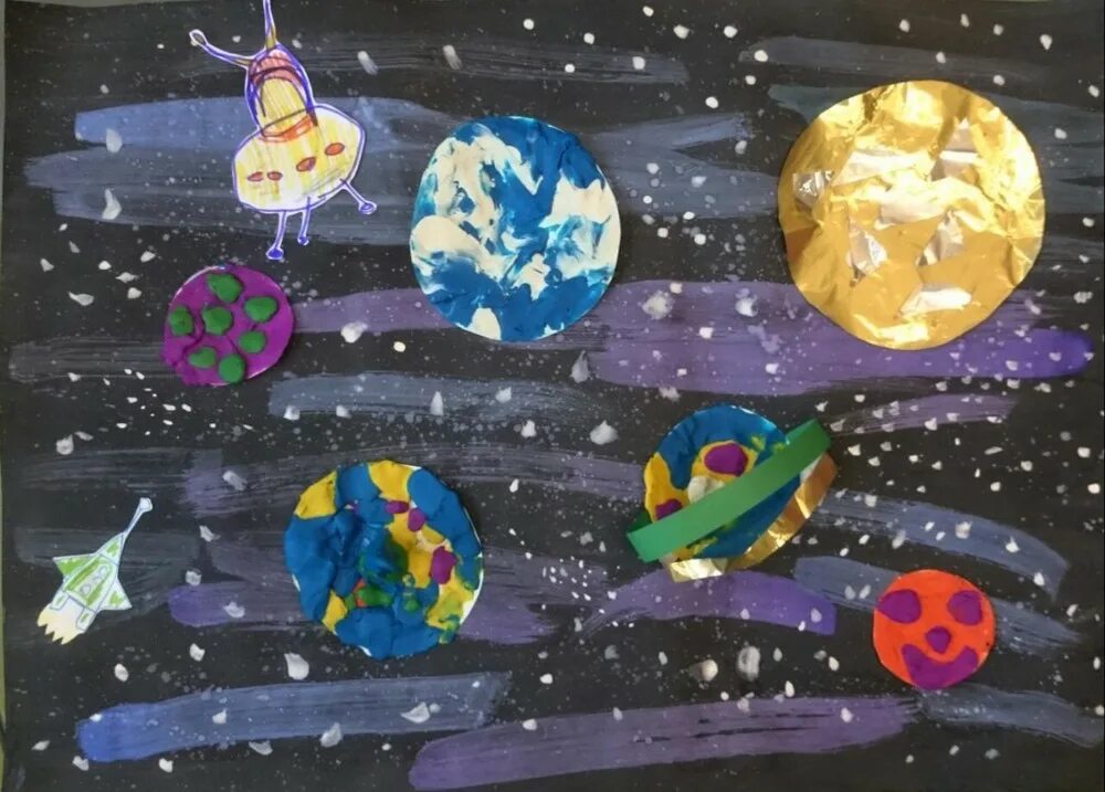 Рисунок космос старшая группа. Поделки на тему космос. Поделки про космос для детей. Аппликация на тему космос. Творческая работа на тему космос.