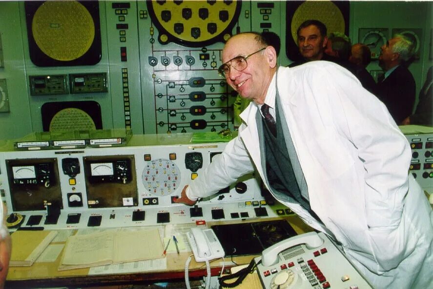 Разработчик первой аэс. Разработчик первой аэс. Первая в мире обнинская аэс. Разработчик первой аэс. Аэс в обнинске 1954.