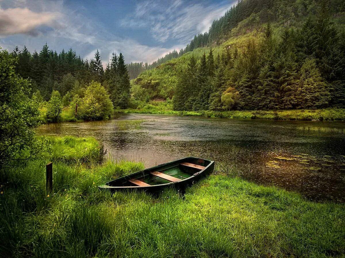 Лодка на реке. Природа река лодка. Природа лето река лодка. Природа озеро лодка. Березовая лодка