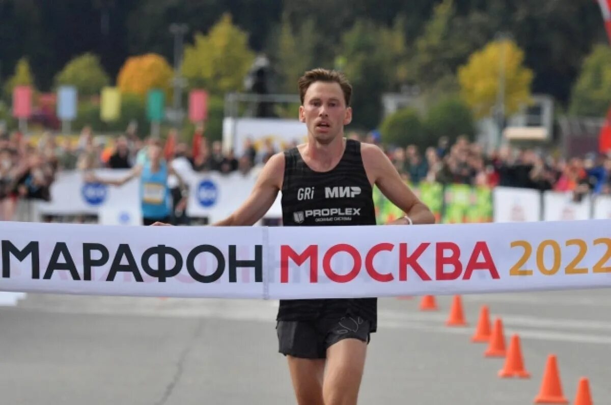 Победители марафона в москве. Победители московский полумарафон 2024. Московский полумарафон 2022. Московский полумарафон 2022. Московский марафон 2022 победители.