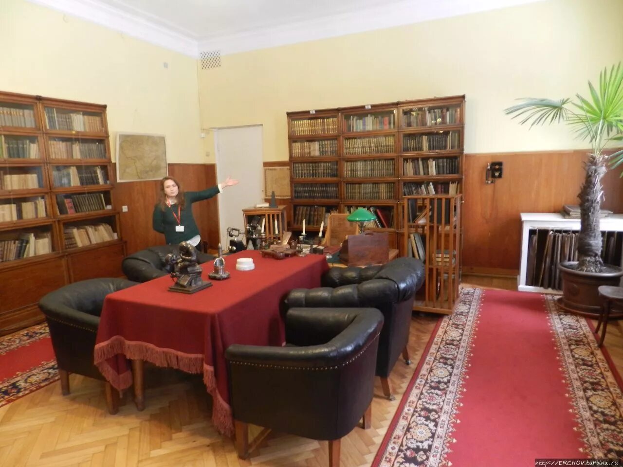 Квартиры в горках ленинских. Горки ленинские кабинет ленина. горки ленинские усадьба кабинет ленина. музей квартира ленина в горках ленинских. кабинет ленина в горках ленинских.
