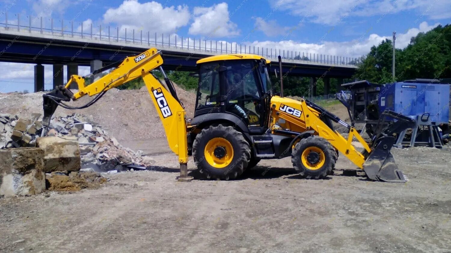 Трактор JCB 3cx. Экскаватор JCB 3cx с гидромолотом. JCB 4cx с гидромолотом. JCB 3cx-4t.