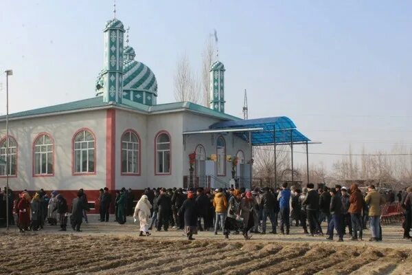 Мечеть уч Коргон. Актайлак мечеть базар Коргон. Мечеть в туркменском районе. Уч Коргон Киргизия. Погода уч коргон кадамжайский район