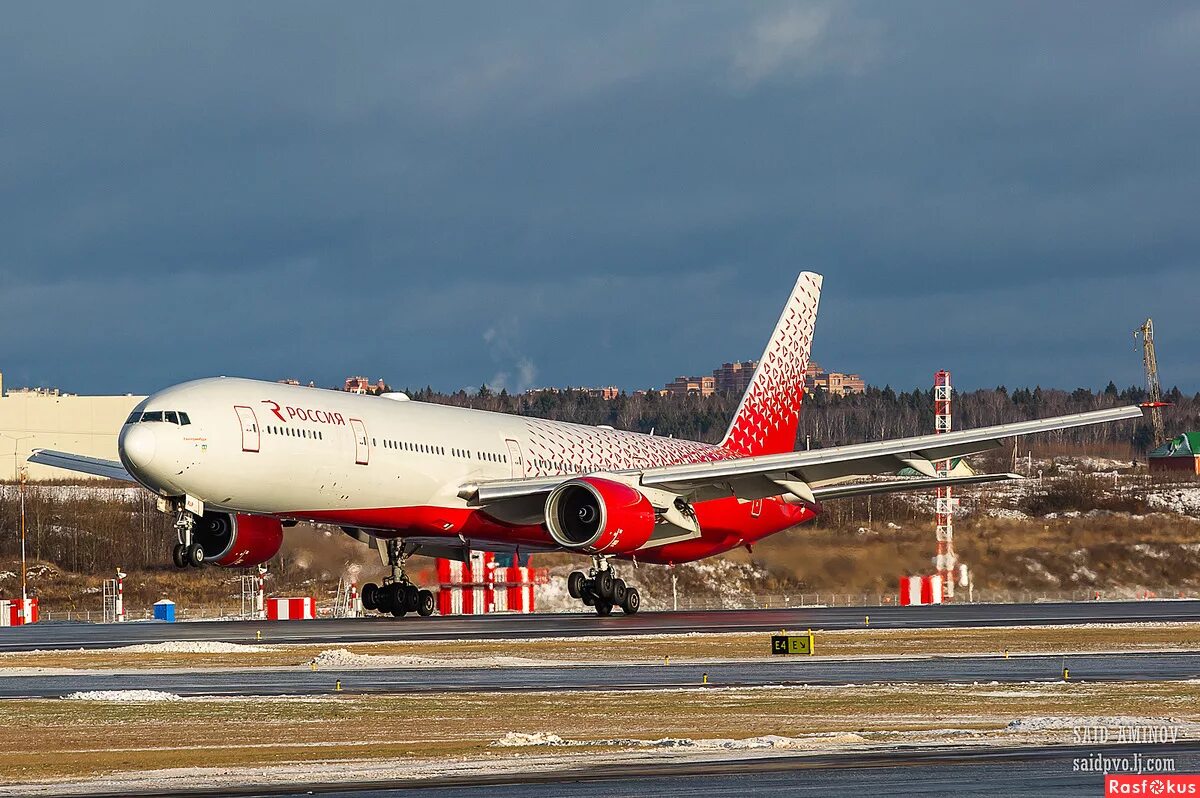 Самолет россия 777. Самолет Боинг 777-300. Boeing 777-300 er Шереметьево. Боинг 777-300er Россия. Boeing 777 Россия АК.