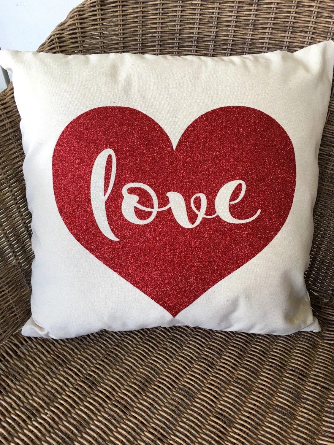 Трафареты для подушек. Love pillow. Love pillow. Love pillow. Подушка желтый.