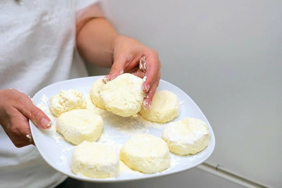 Сырники. Сырники из творога. Творожники в духовке. Процесс приготовления сырников из творога.