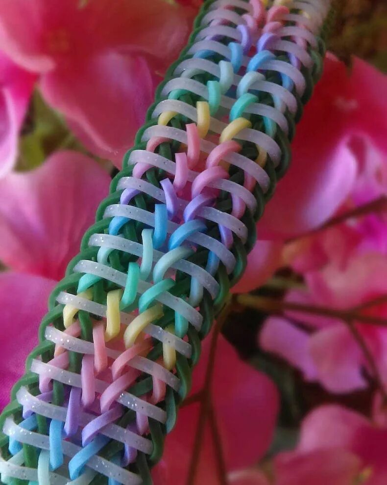 Плети фенечки из резинок. Браслетики из резиночек. Браслет рыбий хвост. Браслеты из резиночек. Плети фенечки из резинок.