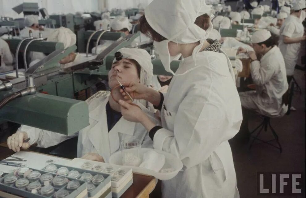 Советские врачи были. Медицина в СССР. Советские медики. Медсестра 90х.