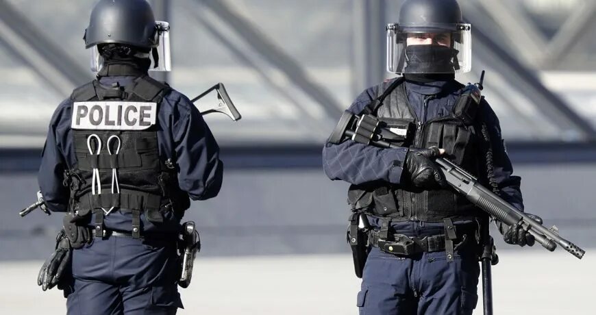Француз находить. Форма полиции Франции. France Police.