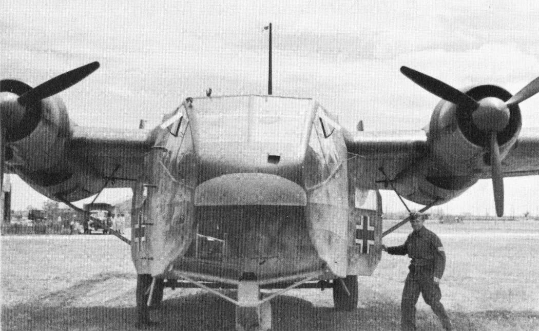 Ю 244. Транспортный самолет gotha go-244. транспортный самолет люфтваффе gotha go 244. gotha go 242.