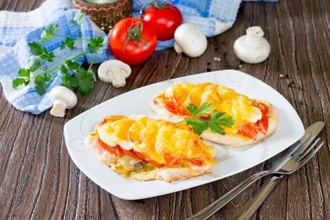 Курица с грибами под сыром в духовке