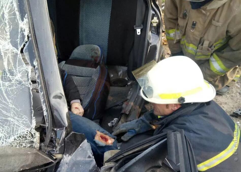 Как выглядит тело после аварии Eerie Photos of Car Interiors After Major Accidents PetaPixel