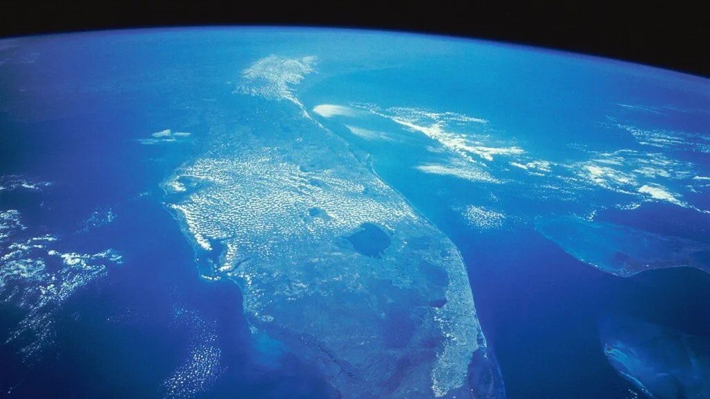 Покрытая водой часть земли. Снимок Тихого океана из космоса. Тихий океан вид из космоса. Океан вид из космоса. Мировой океан с космоса.