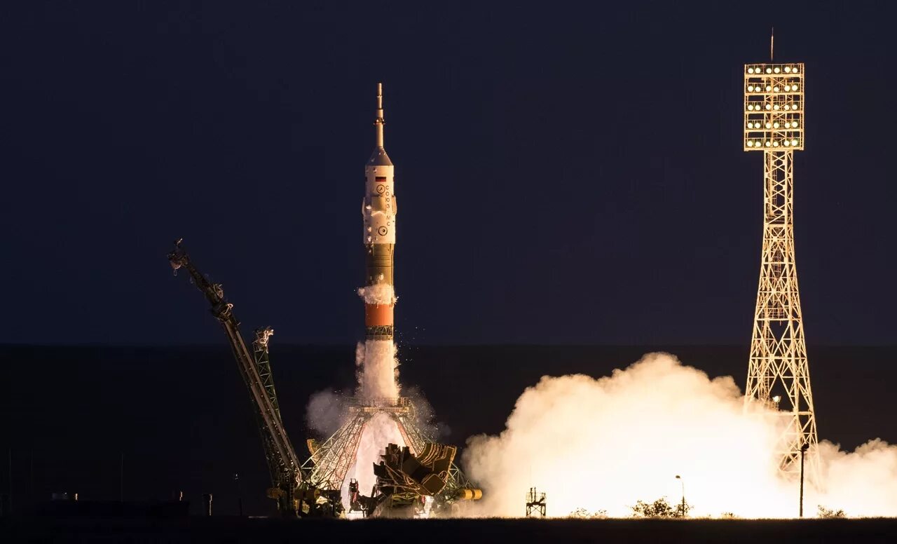 Космонавтика первый запуск. Союз МС 5. Космический корабль МС-19. Космический корабль Союз на старте. Байконур Гагаринский старт.