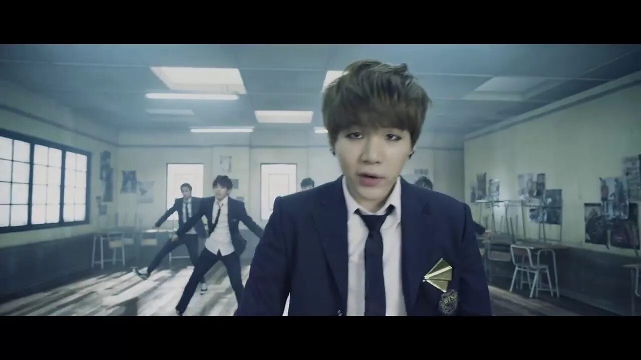 Fall in luv. Мин юнги boy in luv. шуга boy in luv. bts boys.