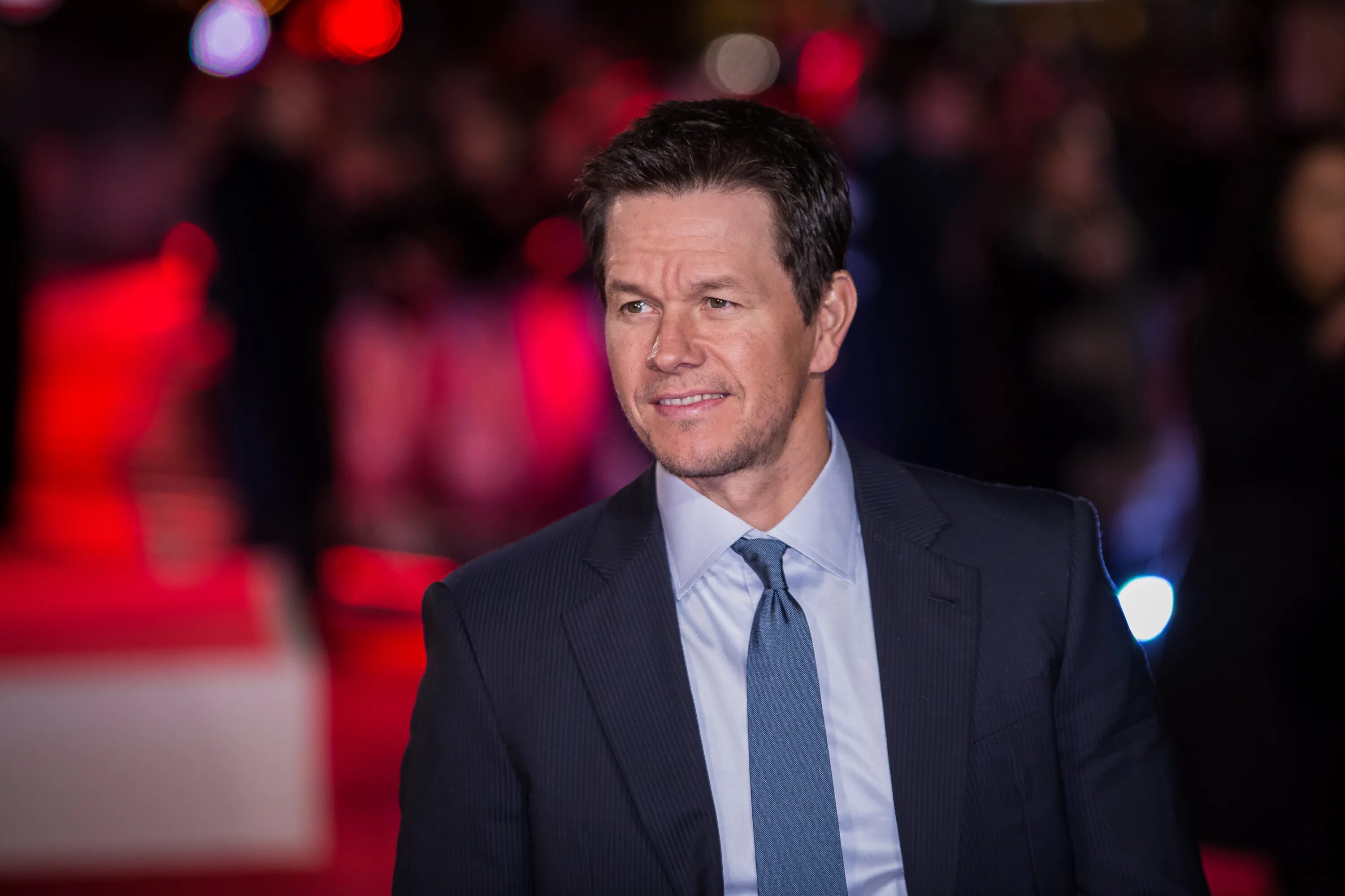 Марк уолберг трансформеры. Марк уолберг фото. Уолберг. Марк уолберг на аву. Марком где играет.