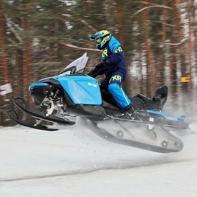 Снегоход русская механика rm vector 1000. Снегоход фронтера. Снегоход рм фронтир 1000. Русская механика снегоход фронтиер 1000. Polaris edge touring 550.