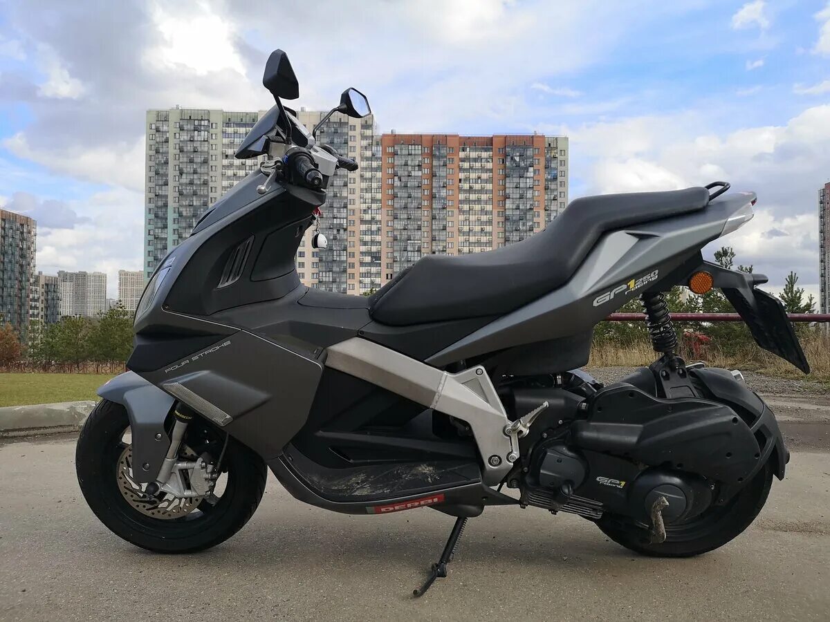 Купить скутер 250. Derbi gp1 250. Derbi gp1 250 Racing. Скутер derbi GP 250. Дерби мопед 250 кубов.