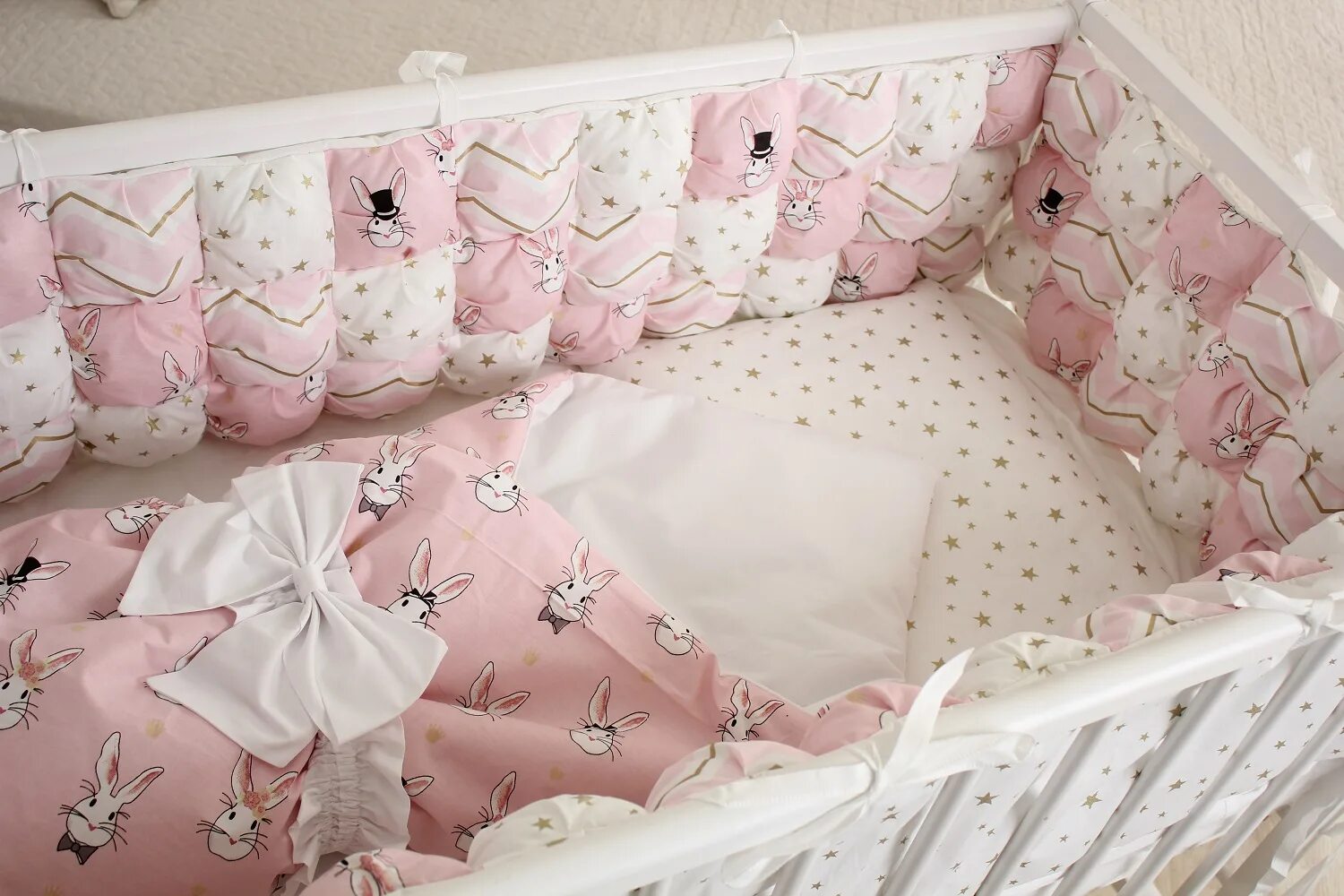 Комплект постельного белья для новорожденного. Бортики в кроватку. Бортики в кроватку детскую. Бортики в кроватку для новорожденных. Бортики в кроватку для девочки.