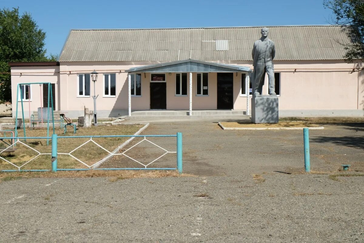 Хутор восточный ставропольский край советский. Ставропольский край, Кочубеевский район, Хутор Стародворцовский. Ставропольский край Кочубеевский округ Хутор Стародворцовский. Хутор Стародворцовский Кочубеевский район школа. Хутор Андреевский Ставропольский край Кочубеевский район.