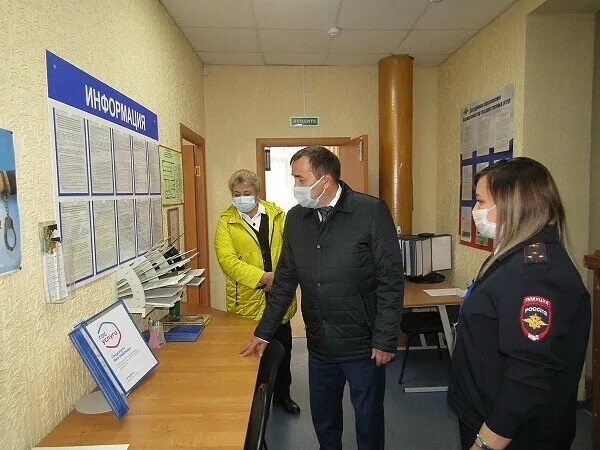 гражданский контроль полиции. гибдд сочи. гражданский контроль полиции. общественный контроль полиции. рваная форма милиции.