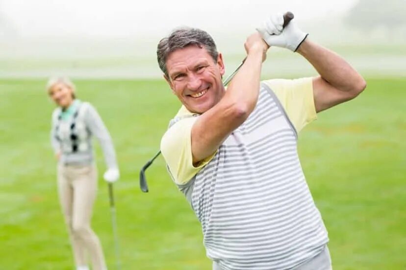 Гольф стоковое. Счастливый игрок. Счастливые гольфисты фото фото. Пожилой мужчина играющий в гольф. Partner off