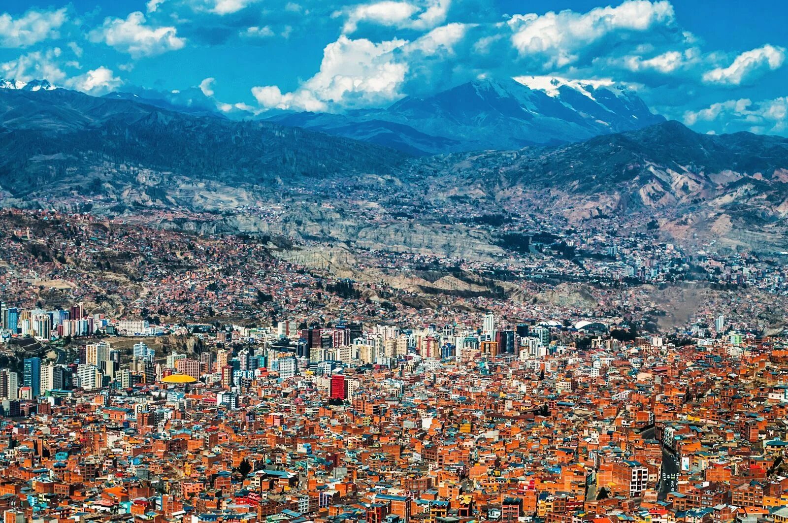 Пасет город. Санта-Крус-де-ла-Сьерра Боливия. Город ла пас Боливия. Санта Крус Боливия. Самая Высокогорная столица – ла-пас, Боливия.
