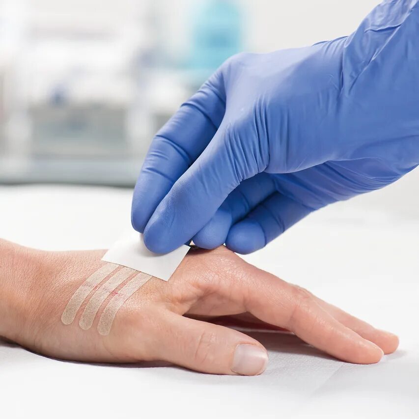 Стери стрипс пластырь. Bandage adhesive пластырь. Прозрачный пластырь для заживления ран. Хирургический лейкопластырь для швов для ран. Хартман пластырь омнистрип.