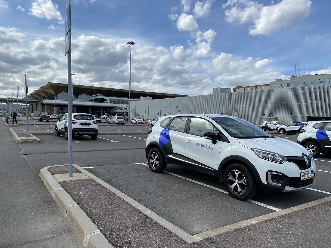 Стоянка каршеринг Пулково. Каршеринг в аэропорту. Volvo каршеринг. Делимобиль стоянка в Пулково. Каршеринг в пулково