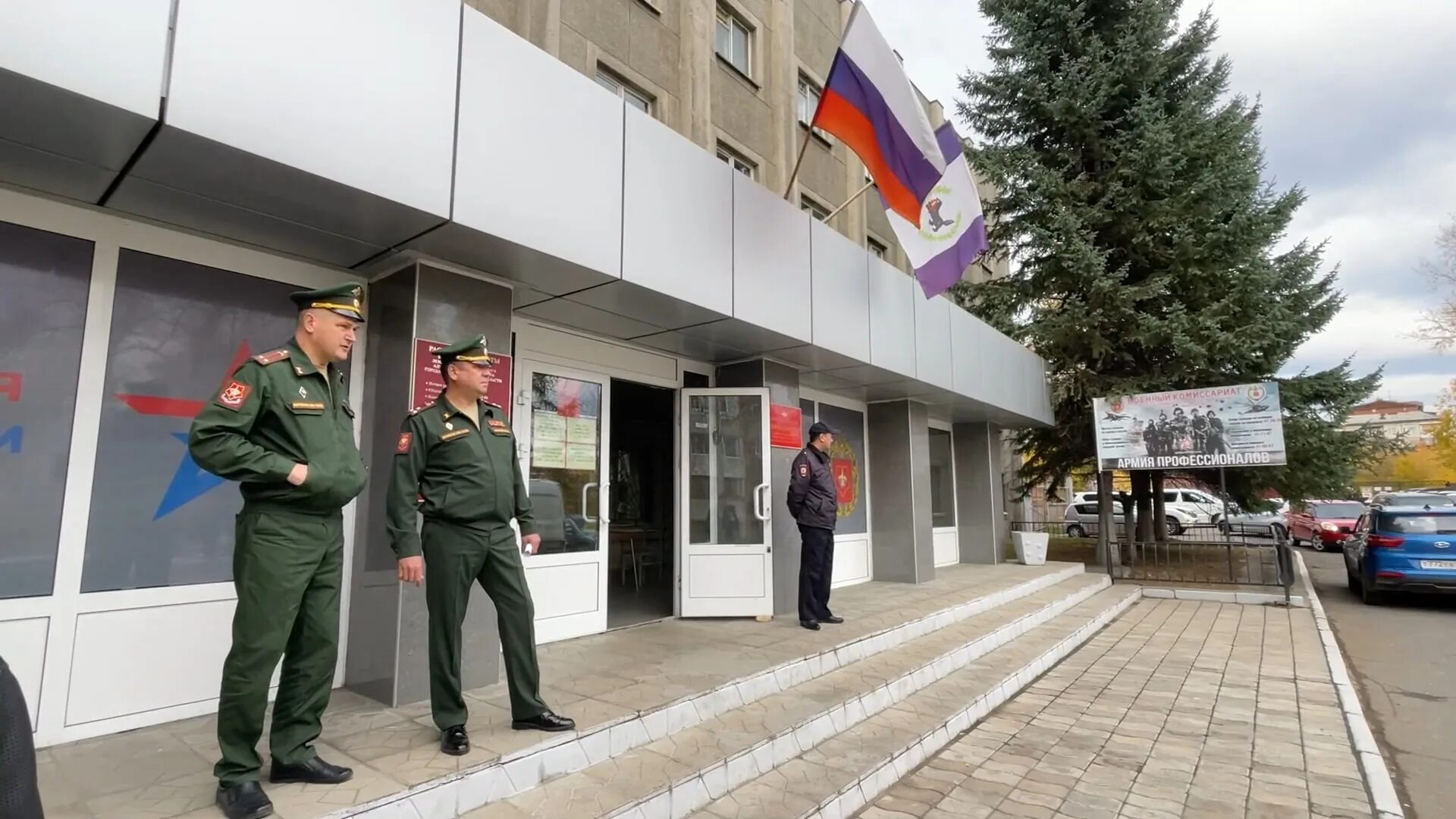 Военкомат иркутск телефон. Военкомат Иркутск. Военный комиссариат кр. Военный комиссариат Иркутской области Октябрьского. Губернатор военкомат.