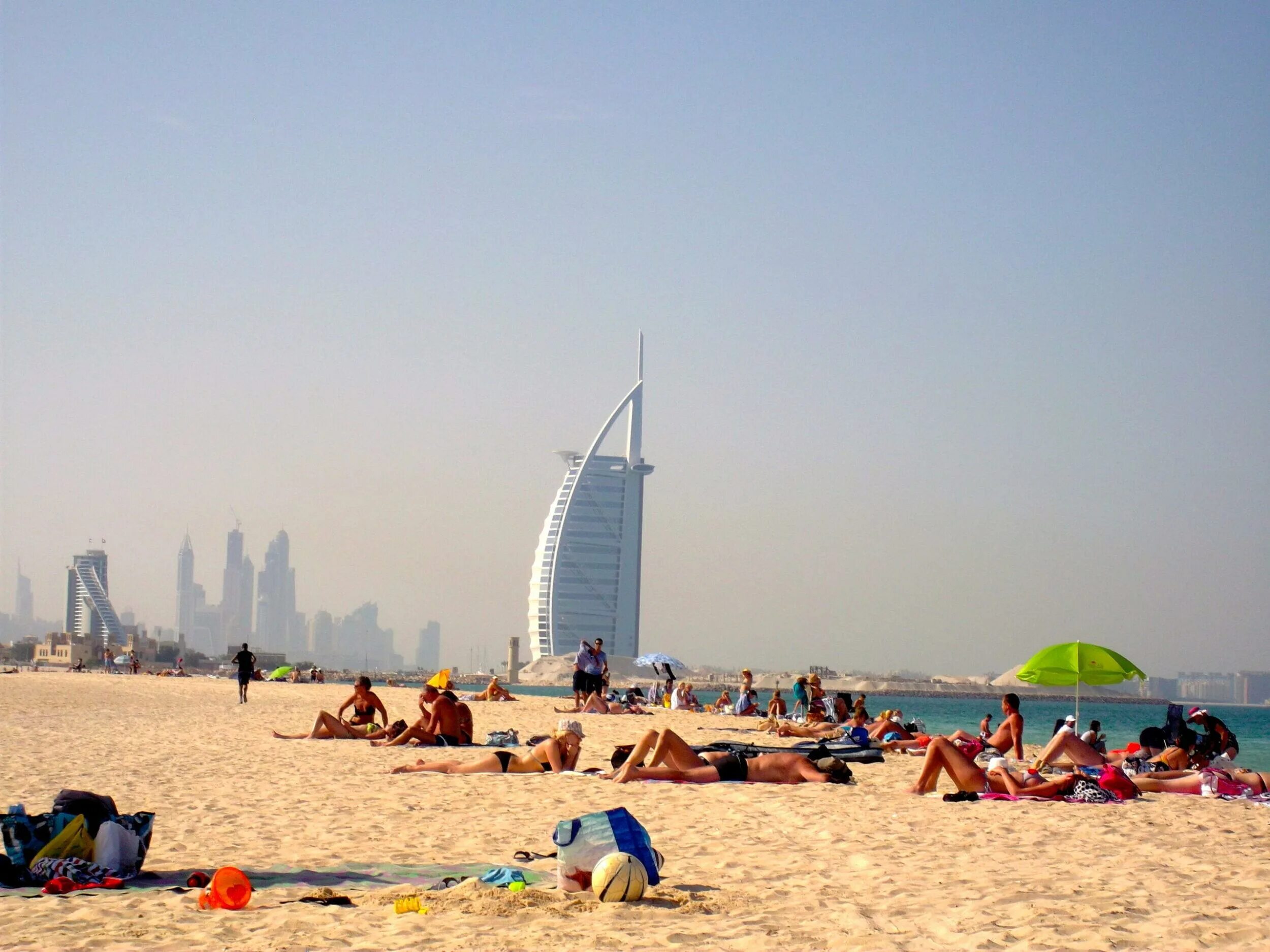 Дубай в мае отзывы. Пляж Barasti Дубай. Пляж Аль Суфух Дубай. Пляж Джумейра в Дубае. Абу Даби пляжи.