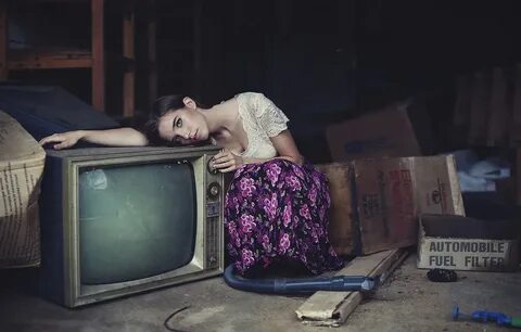 Девушка телевизор 18
