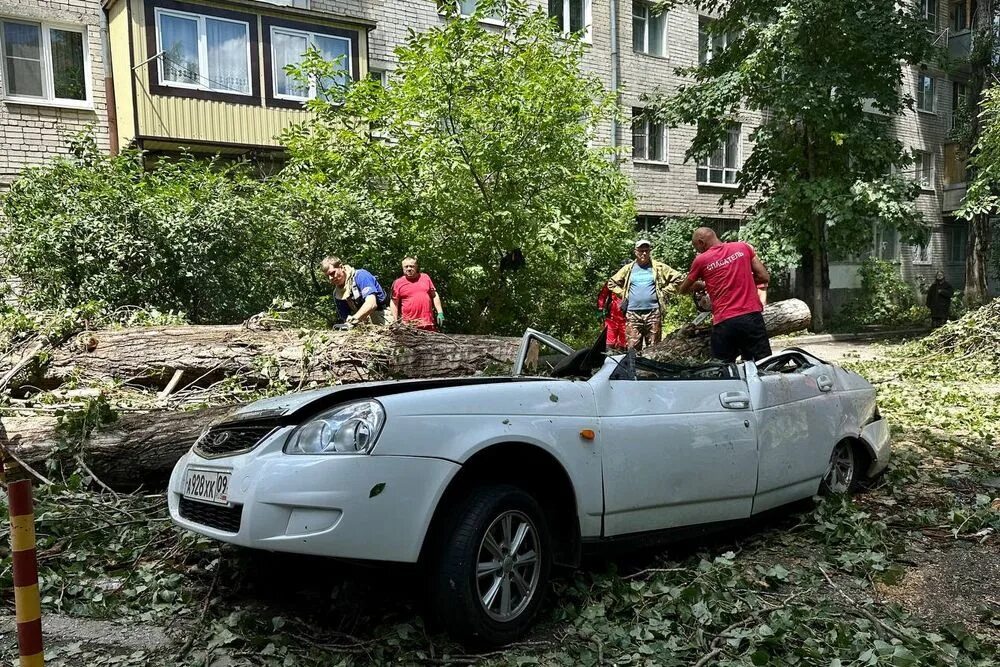 Последние новости черкесск. Автомобиль. Ураган в Карачаево Черкесии. Машины после урагана. Машины в Черкесске.