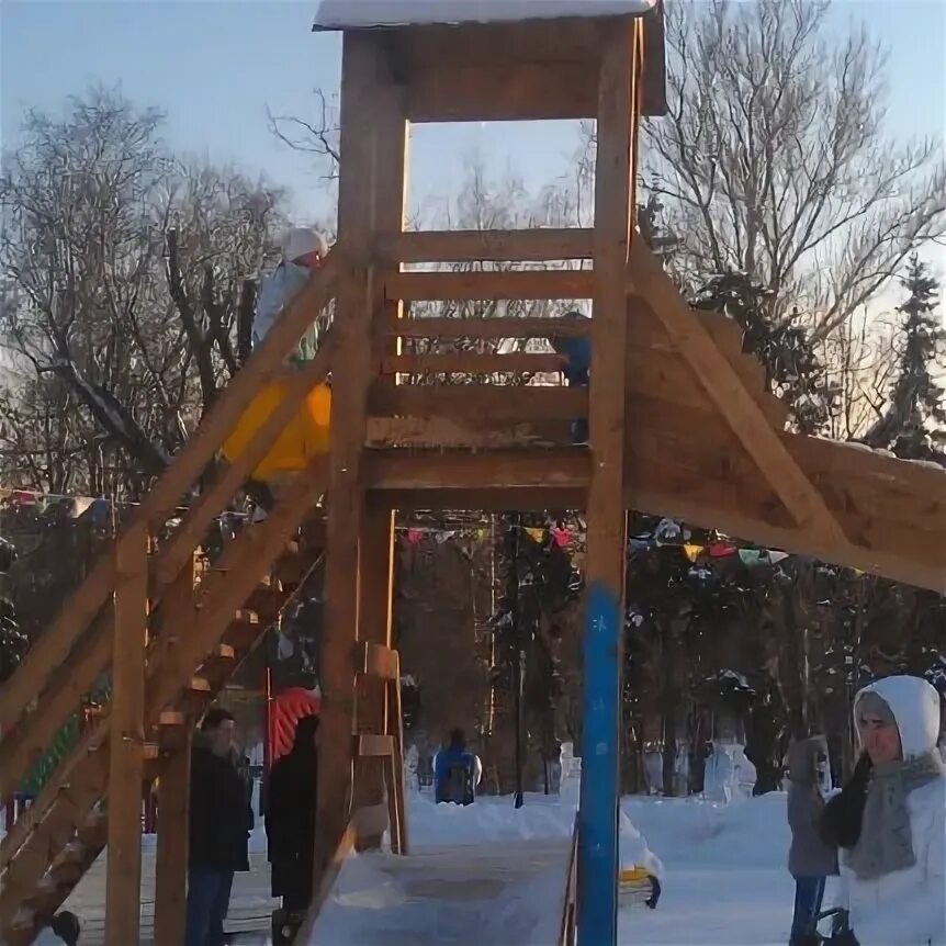 Детская площадка в екатерининском парке. Разрушенная детская площадка. Екатерининский парк тирасполь аттракционы. Екатерининский парк детская площадка. Детская площадка в екатерининском парке.